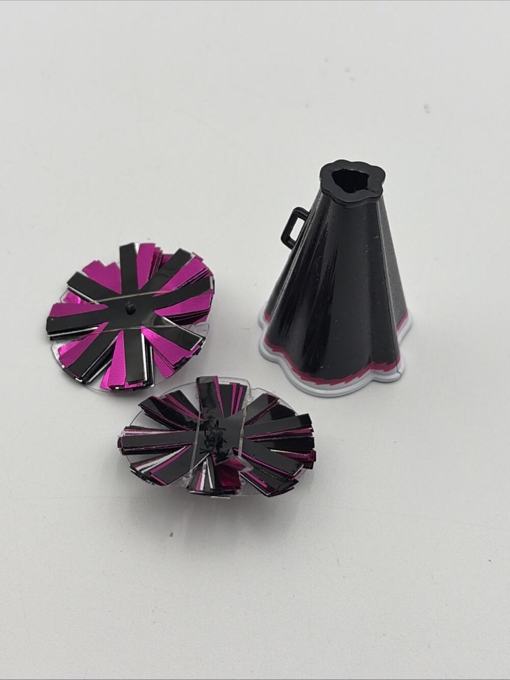 Monster High Fearleading Draculaura Doll Pink Black Silver Pom Poms & Megaphone